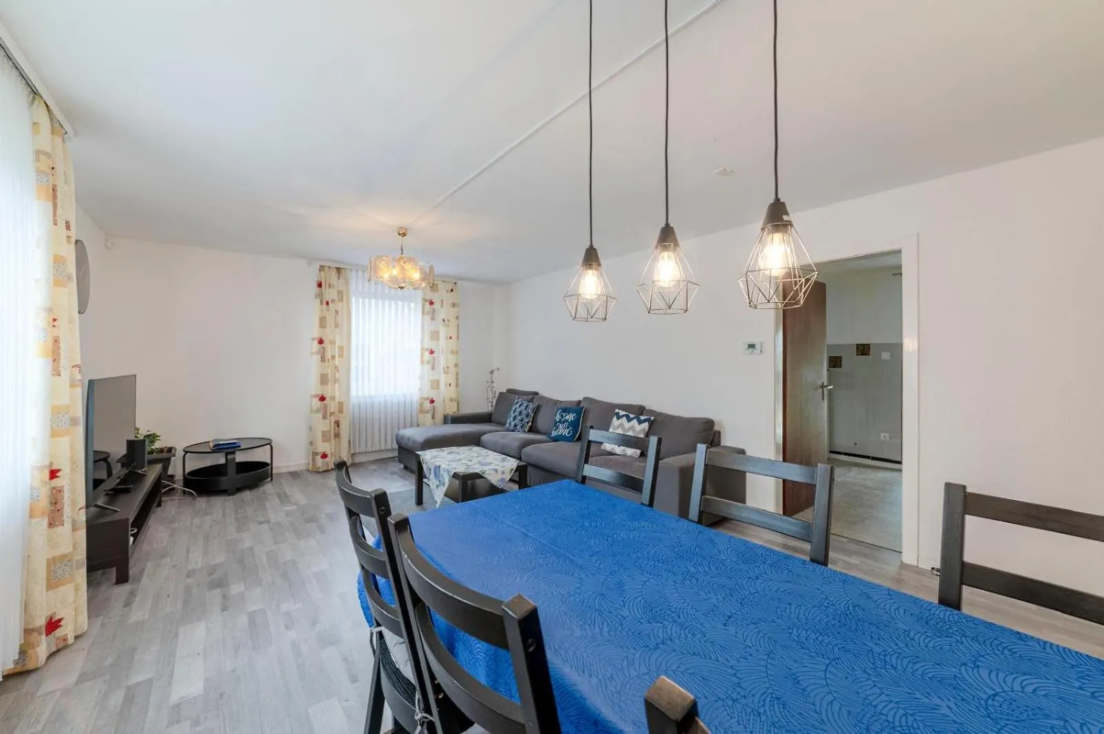 Cozy Villa With Garden, Balcony And Parking Area In Duesseldorf Deutschland